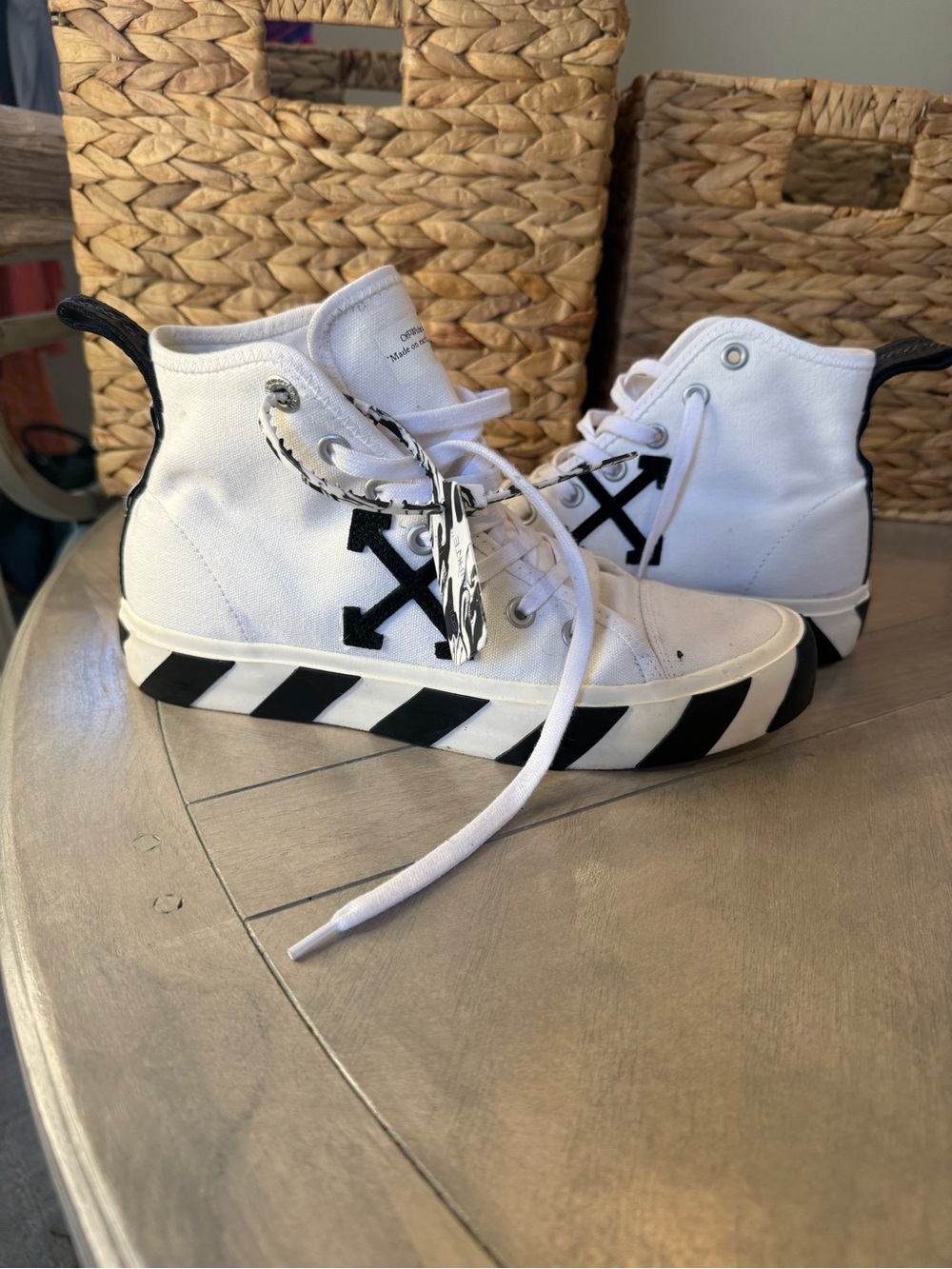 White High-Top Sneakers with Black Arrow Graphic - Picture 5 of 11